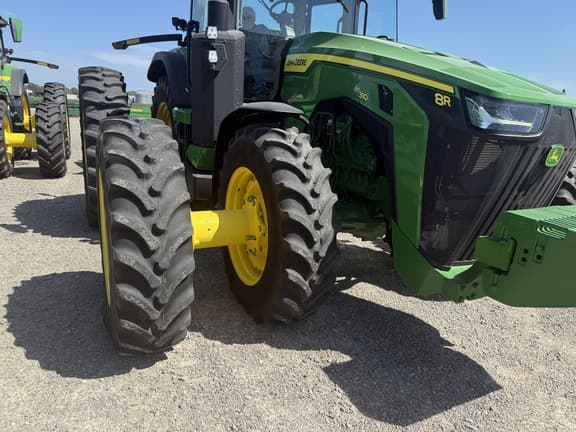 Image of John Deere 8R 310 equipment image 2
