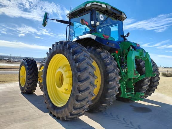 Image of John Deere 8R 310 equipment image 2