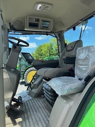 Image of John Deere 8R 310 equipment image 4