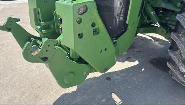 Image of John Deere 8R 310 equipment image 4