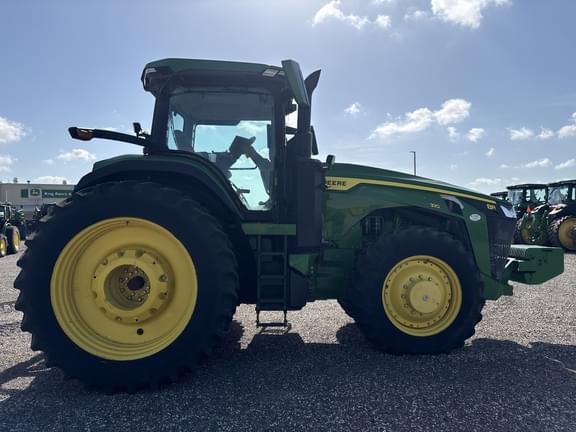 Image of John Deere 8R 310 equipment image 4