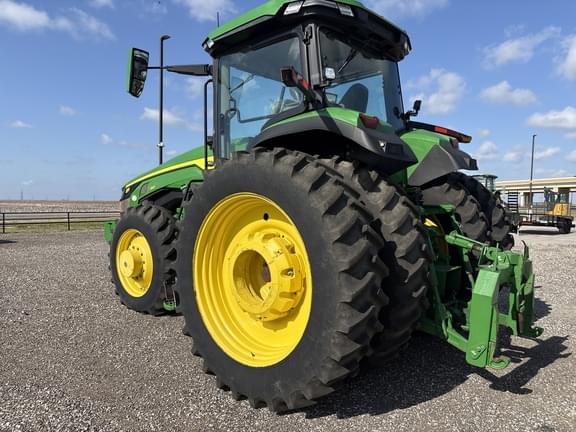 Image of John Deere 8R 310 equipment image 2