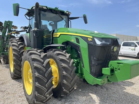 Image of John Deere 8R 310 equipment image 3