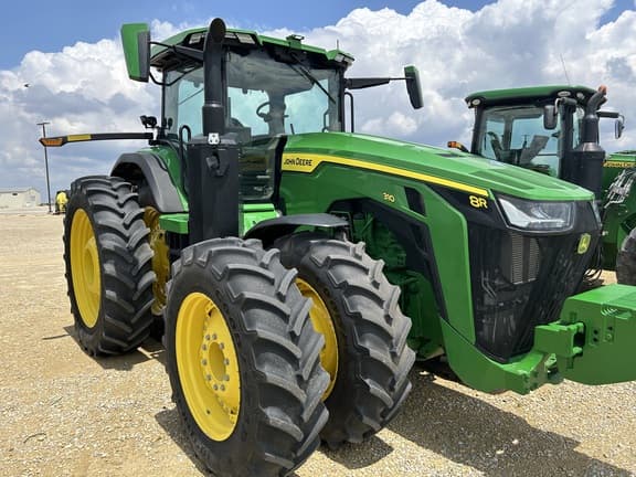 Image of John Deere 8R 310 equipment image 2