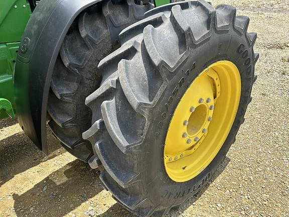 Image of John Deere 8R 310 equipment image 4