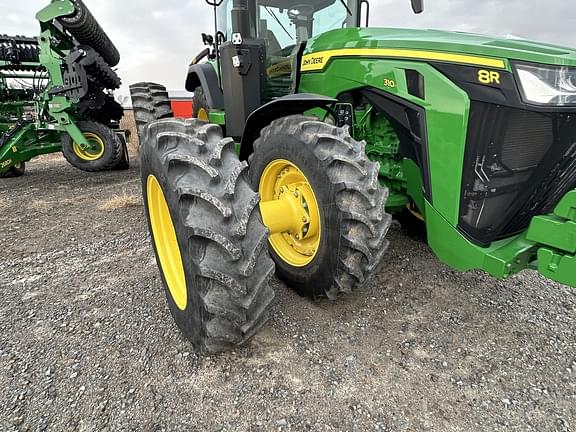 Image of John Deere 8R 310 equipment image 2