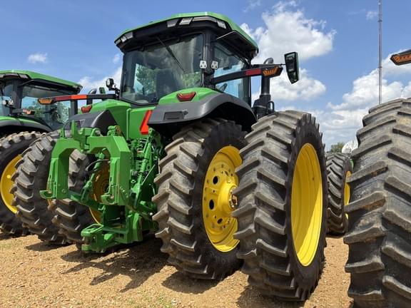 Image of John Deere 8R 310 equipment image 4