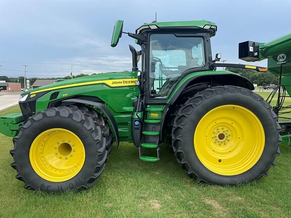Image of John Deere 8R 310 equipment image 2