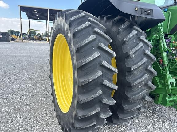 Image of John Deere 8R 310 equipment image 4