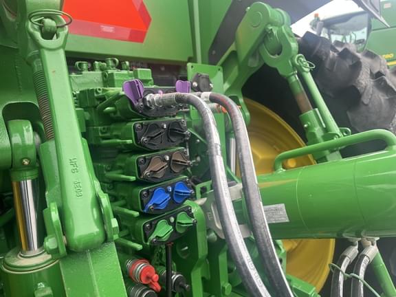 Image of John Deere 8R 310 equipment image 4