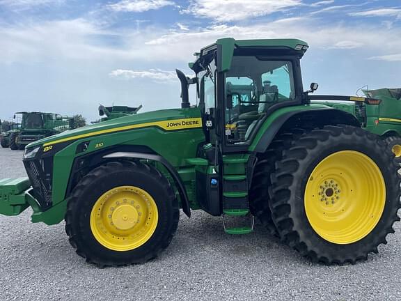 Image of John Deere 8R 310 equipment image 2
