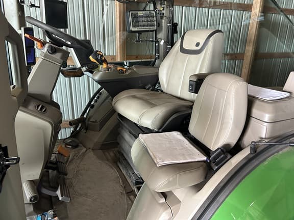 Image of John Deere 8R 340 equipment image 3