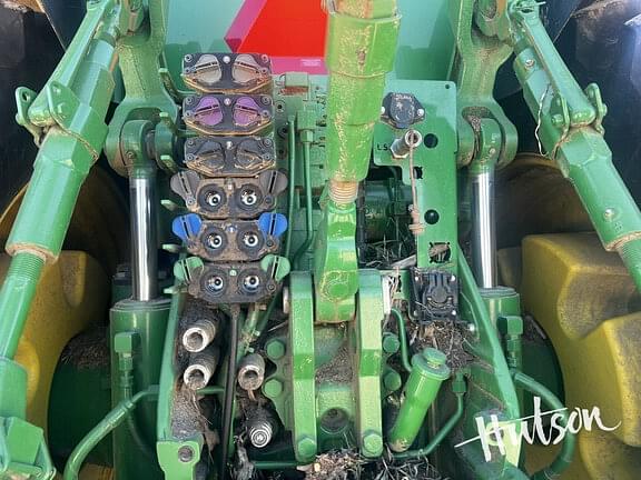 Image of John Deere 8R 340 equipment image 4