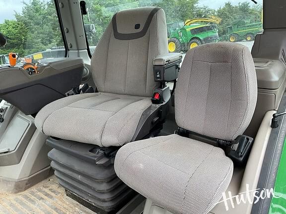 Image of John Deere 8R 340 equipment image 4