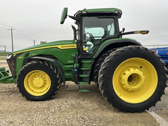 Image of John Deere 8R 340 equipment image 2