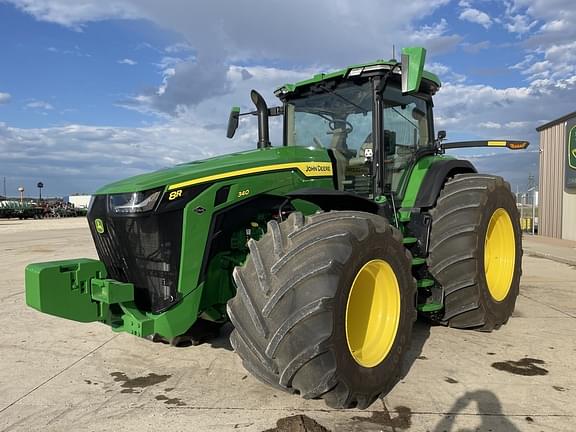 Image of John Deere 8R 340 equipment image 2