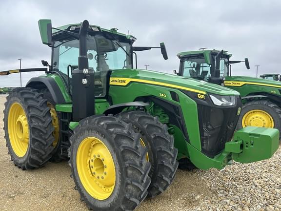 Image of John Deere 8R 340 equipment image 2