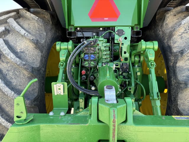 Image of John Deere 8R 340 equipment image 4