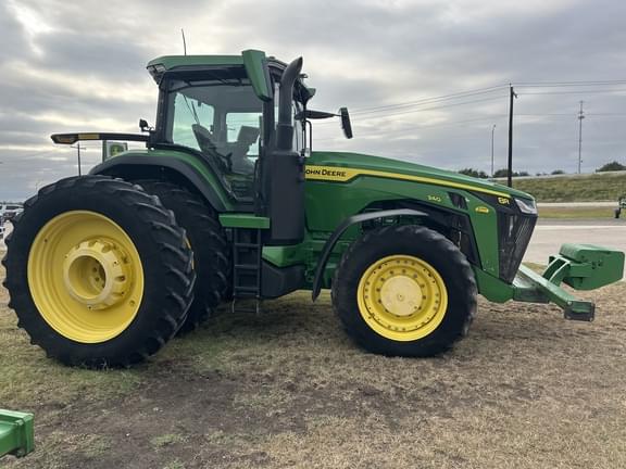 Image of John Deere 8R 340 equipment image 4