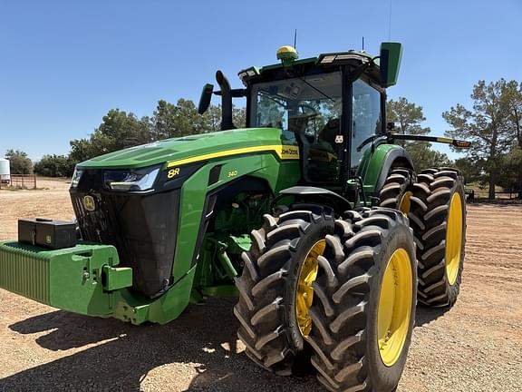 Image of John Deere 8R 340 equipment image 4