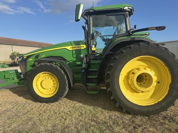 Image of John Deere 8R 340 equipment image 2