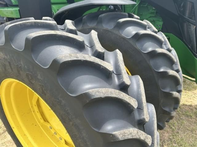 Image of John Deere 8R 340 equipment image 4