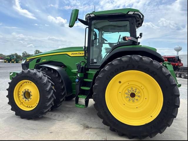 Image of John Deere 8R 340 equipment image 4