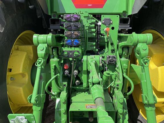 Image of John Deere 8R 340 equipment image 4