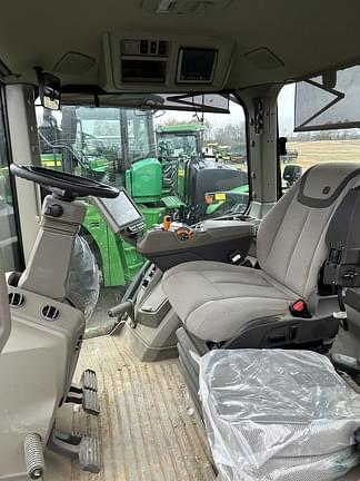 Image of John Deere 8R 340 equipment image 4