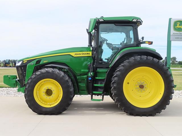 Image of John Deere 8R 340 equipment image 2