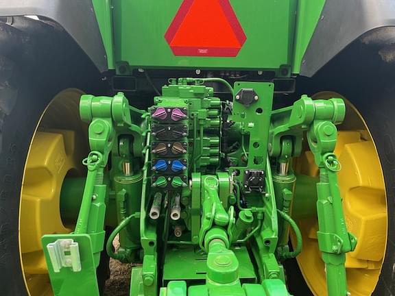 Image of John Deere 8R 340 equipment image 4