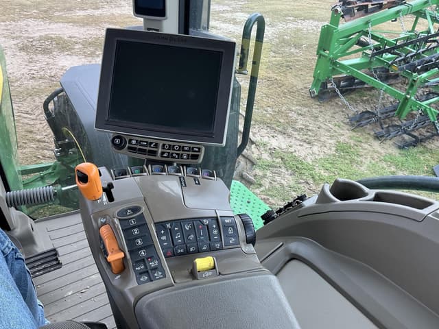 Image of John Deere 8R 340 equipment image 4