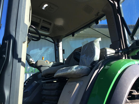Image of John Deere 8R 340 equipment image 4
