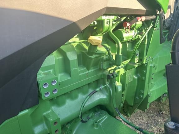 Image of John Deere 8R 340 equipment image 4