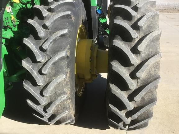 Image of John Deere 8R 340 equipment image 4