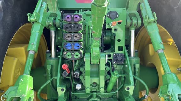 Image of John Deere 8R 340 equipment image 4