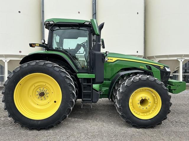 Image of John Deere 8R 340 equipment image 3