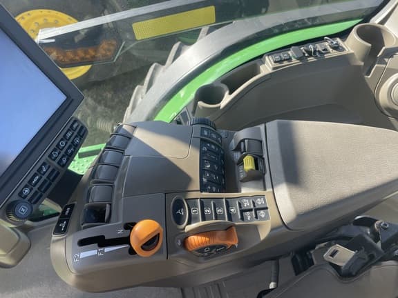 Image of John Deere 8R 340 equipment image 4