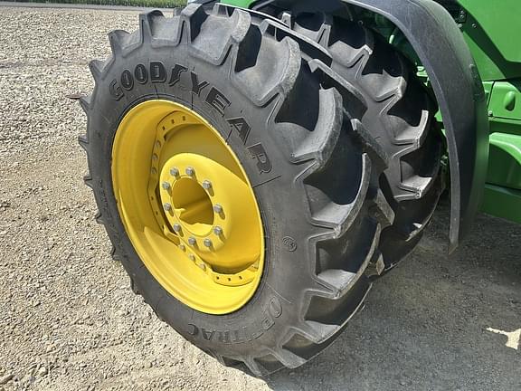 Image of John Deere 8R 340 equipment image 4
