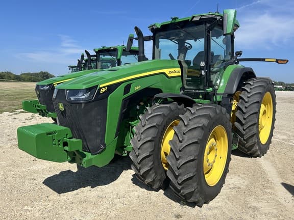 Image of John Deere 8R 340 equipment image 4