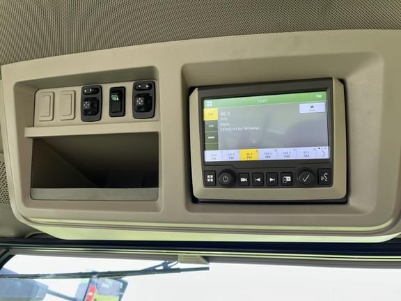 Image of John Deere 8R 340 equipment image 4