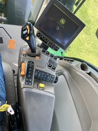 Image of John Deere 8R 340 equipment image 3