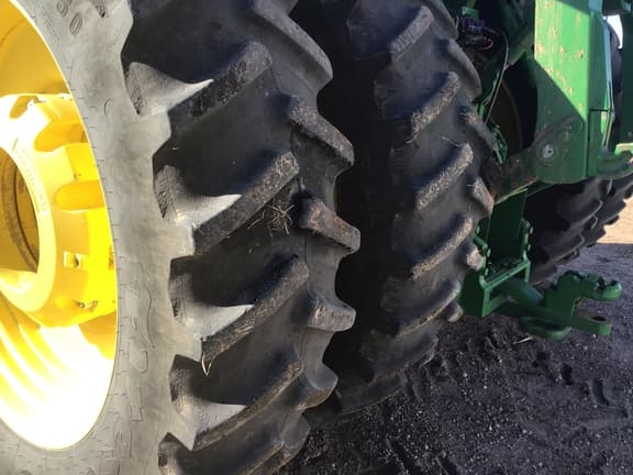 Image of John Deere 8R 340 equipment image 4