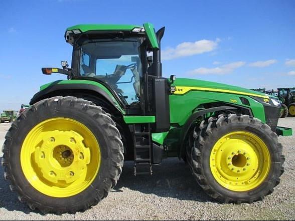 Image of John Deere 8R 340 equipment image 3