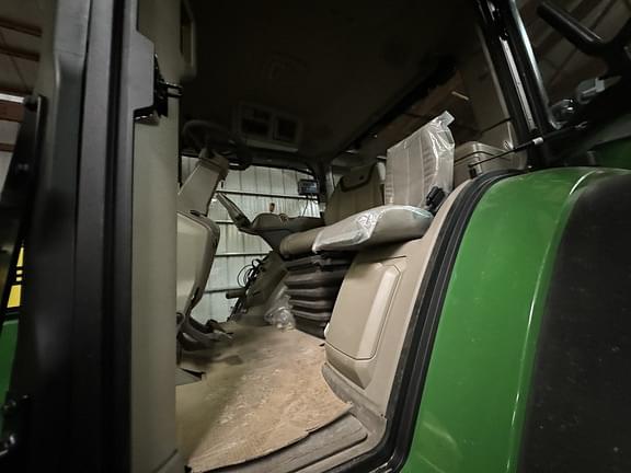 Image of John Deere 8R 340 equipment image 3