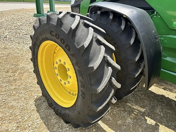 Image of John Deere 8R 340 equipment image 4