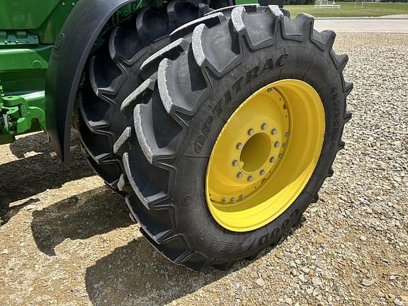 Image of John Deere 8R 340 equipment image 3