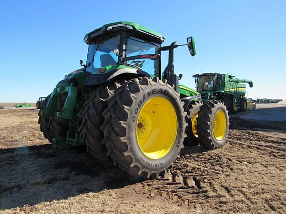 Image of John Deere 8R 340 equipment image 4