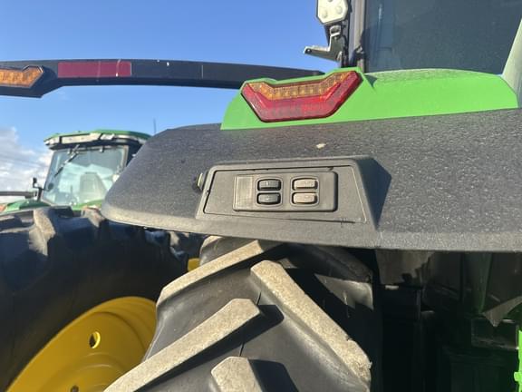 Image of John Deere 8R 340 equipment image 3