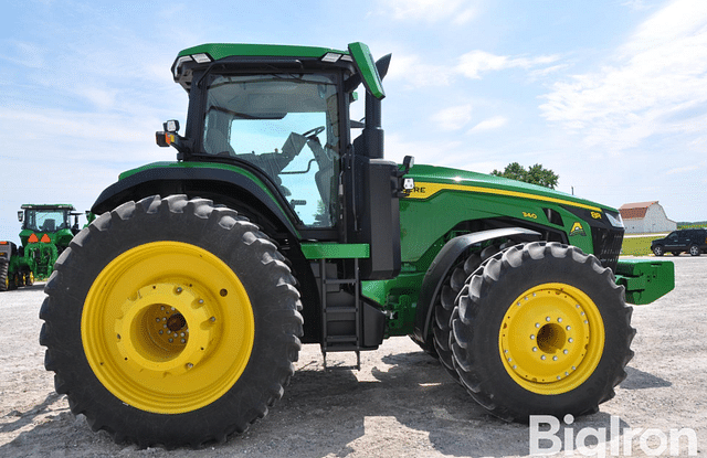 Image of John Deere 8R 340 equipment image 2